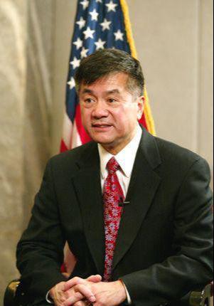 骆家辉承认：美国确实不希望中国造先进芯片(图2)