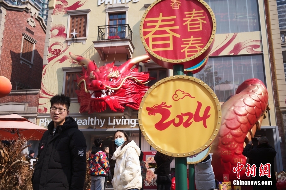 “龙元素”装饰扮靓上海街头(图4)