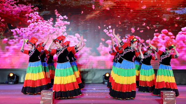 【网络中国节·春节】“春满龙场 福暖四季”——修文县2024 年春节联欢晚会精彩上演(图5)
