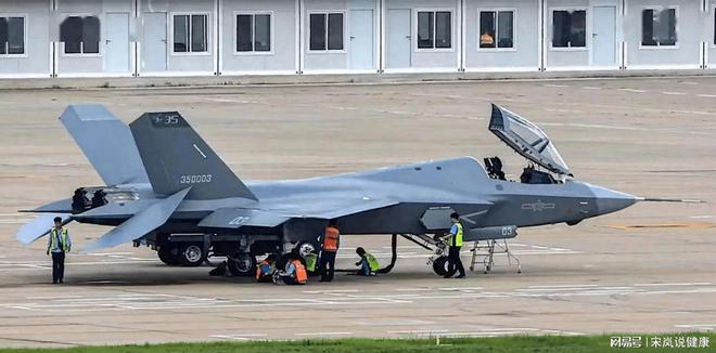 全新歼-35出现 中国将拥有全球最先进的隐身舰载机 远超F-35(图1)