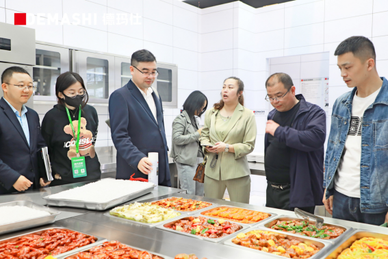 德玛仕多场景校园安全饮水设备亮相第七届中国教育后勤展(图2)