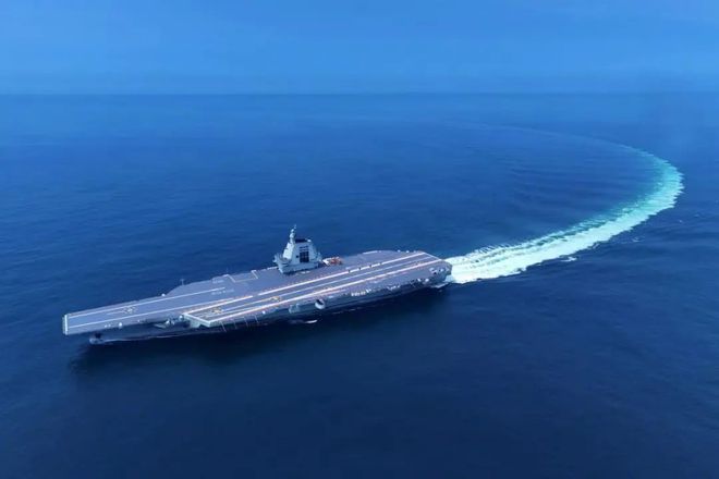 平衡亚太军力世界和平再添新力量中国航母顺利试航归来(图1) 平衡亚太军力世界和平再添新力量中国航母顺利试航归来(图1)